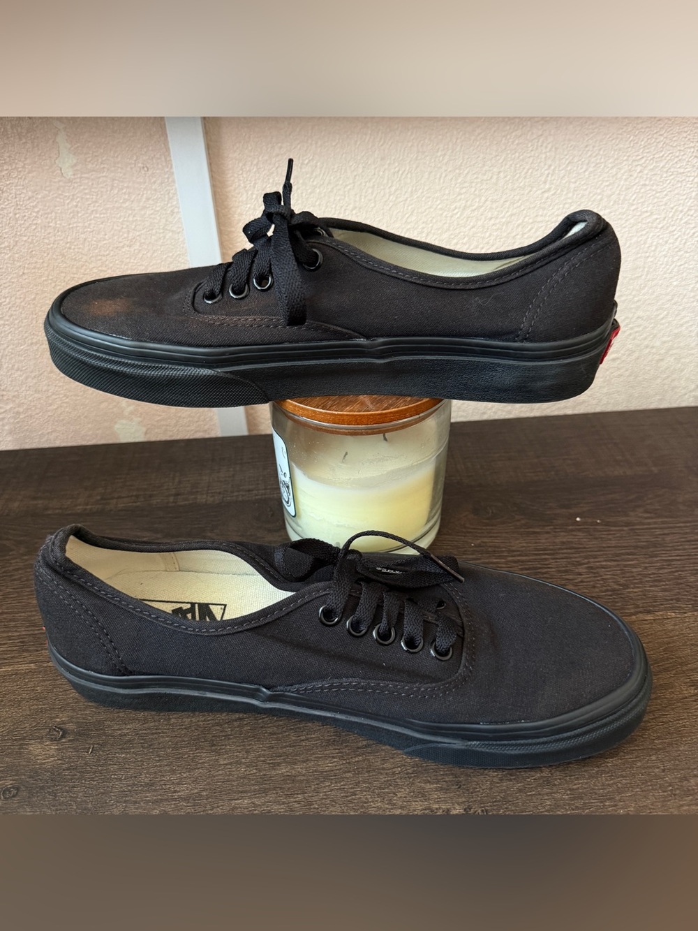 Vans Black Canvas Low-Top Lace-Up Sneakers Mens size 8 Women’s size 9.5